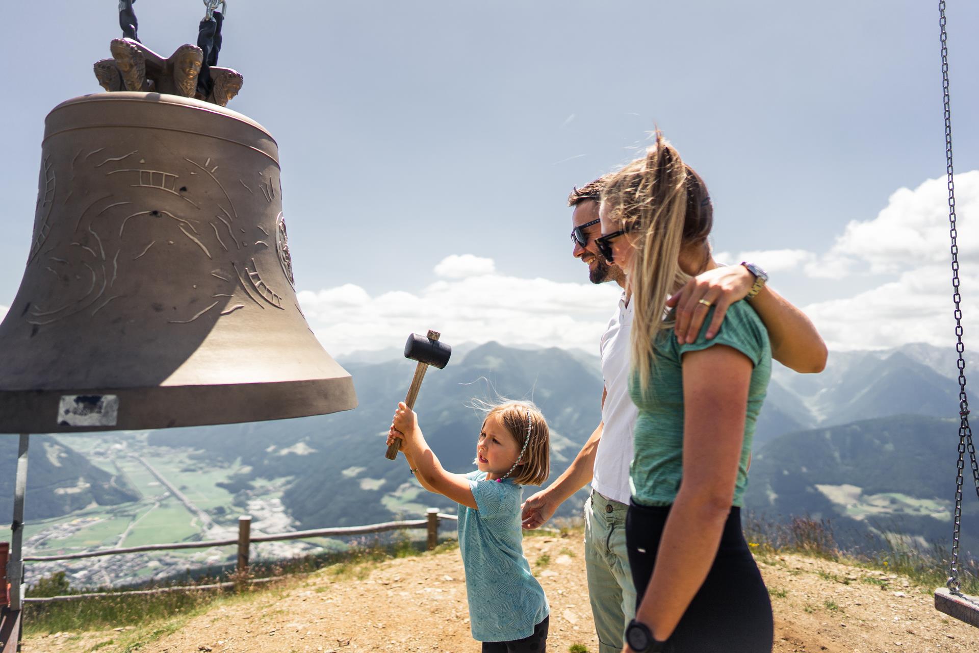 Campana dei desideri e altalena sul Monte Cavallo Vipiteno 2 suedtirol.info