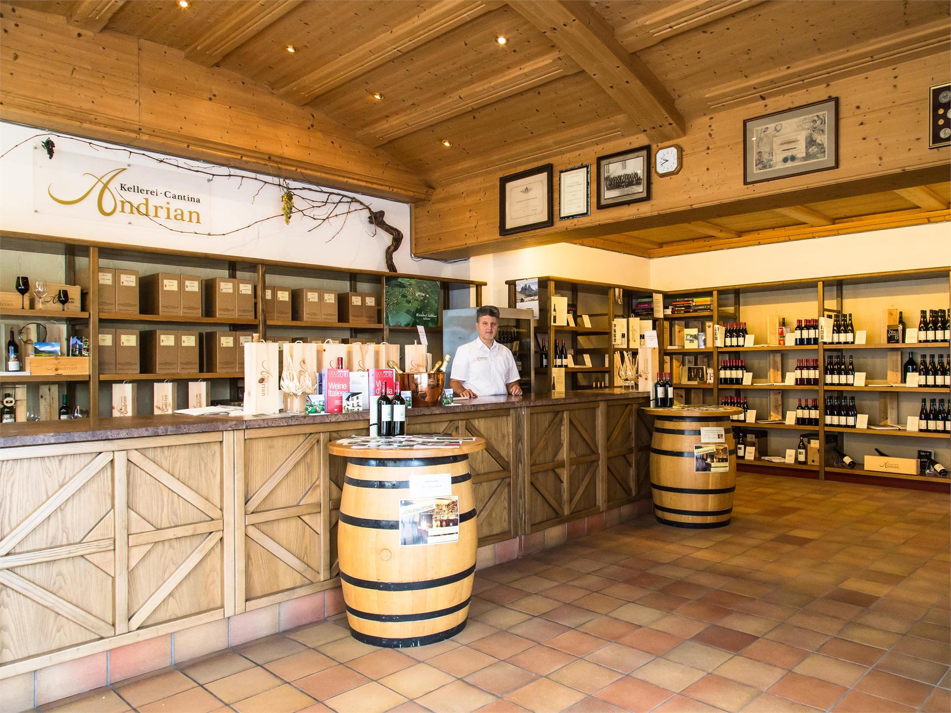 Weinstore der Kellerei Andrian Andrian 2 suedtirol.info