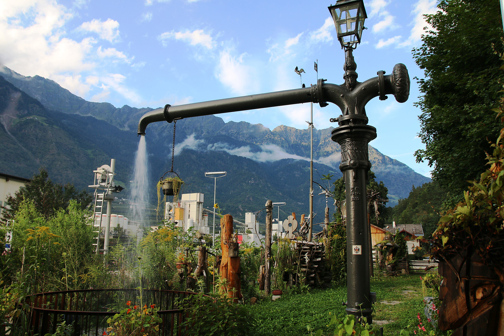 Historical crane of water by the train station of Tel