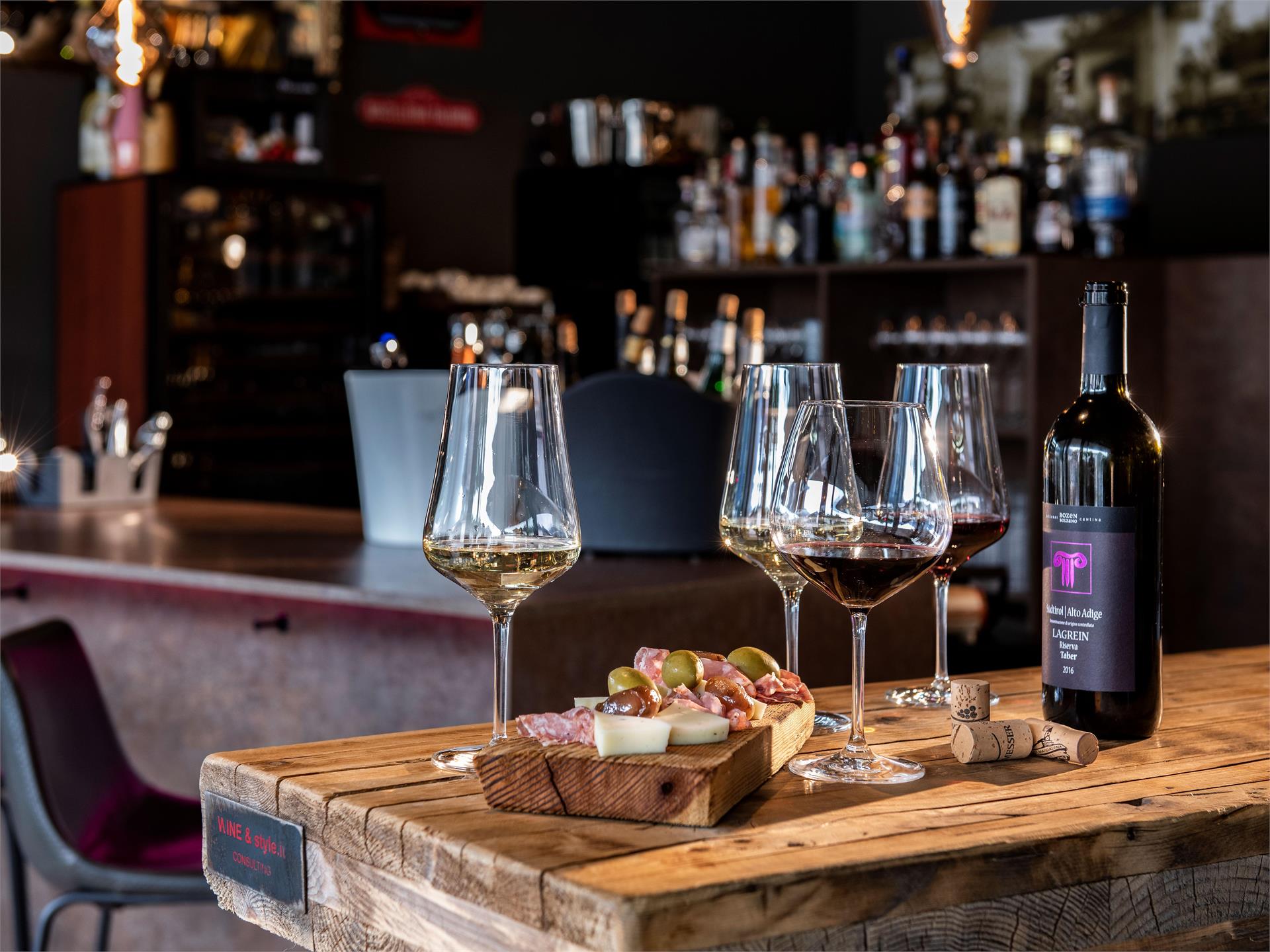 Weinmesser's VINOthek - Wine & People Schenna/Scena 2 suedtirol.info