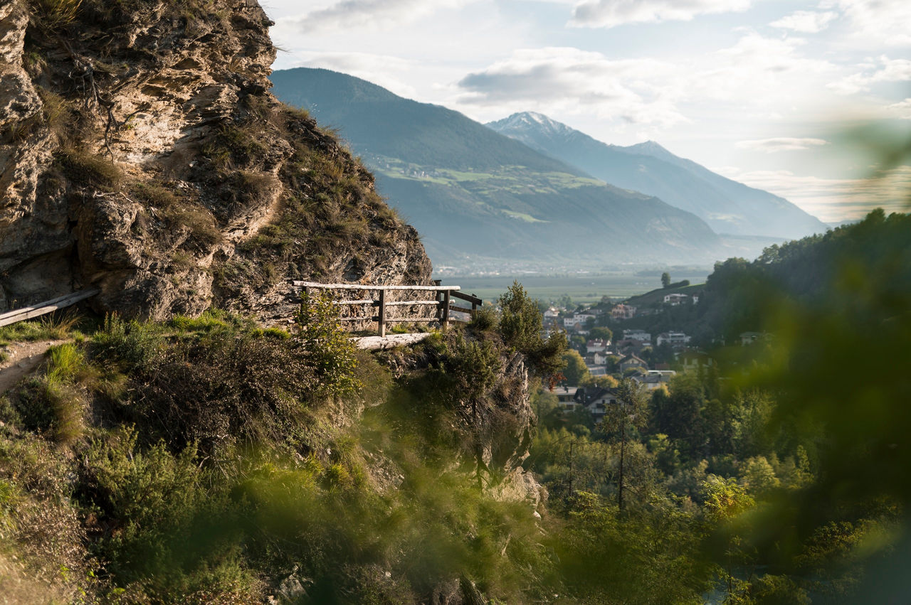 Waalweg Frauwaal in Prad | Sentiero della roggia Frauwaal a Prato | Canal Trail Frauwaal in Prad
