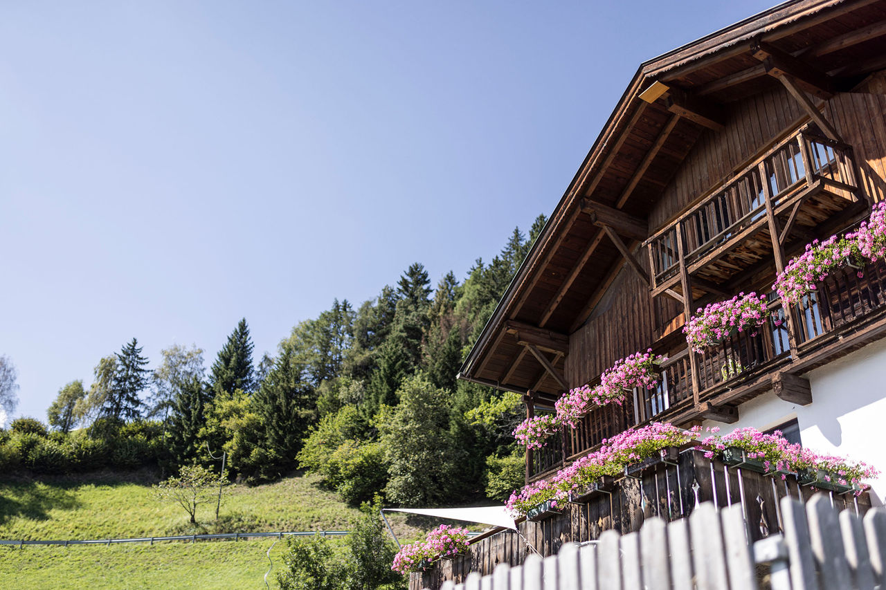 Blick auf den Köflerhof der Familie Volgger