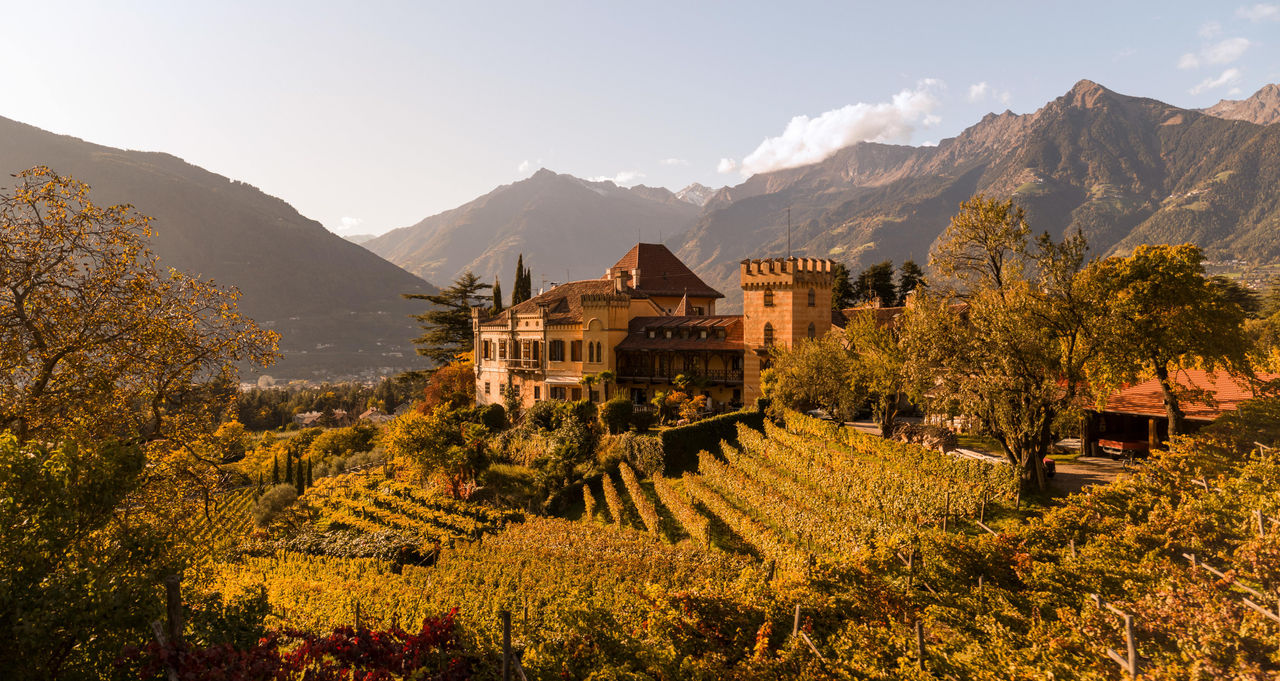 Schloss Rametz bei Meran im Herbst