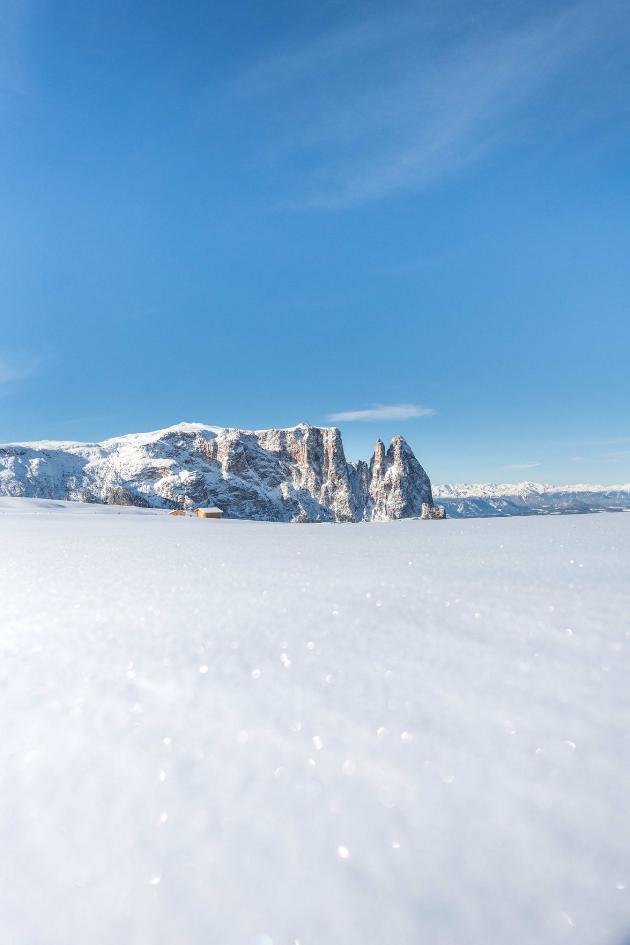Die Seiser Alm mit dem Schlern im Winter
