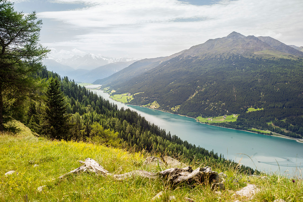 Der Reschensee im Vinschgau bei guten Wetter